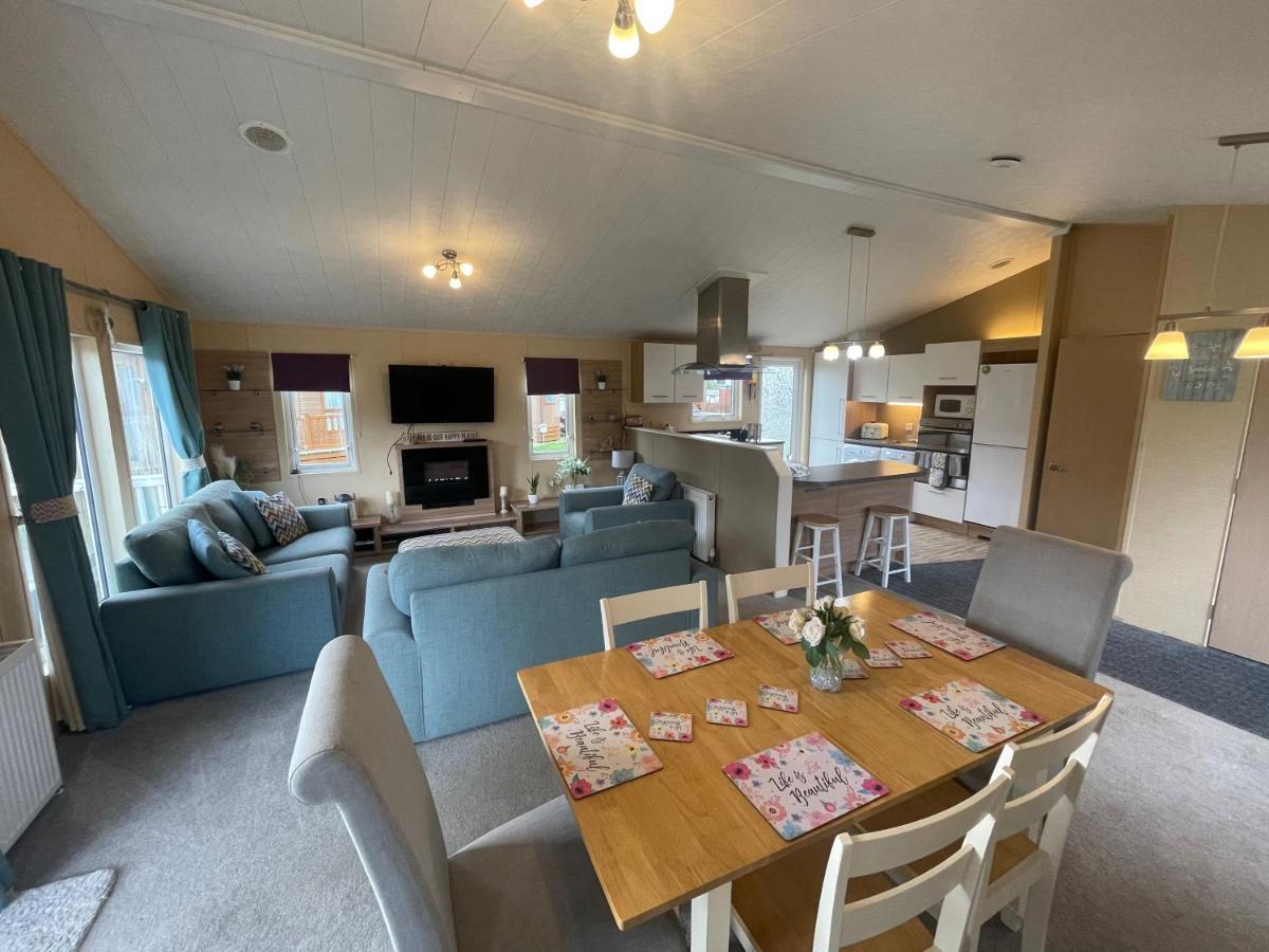 Luxury Lakeside Lodge L2 With Hot Tub Situated At Tattershall Lakes Country Park Εξωτερικό φωτογραφία