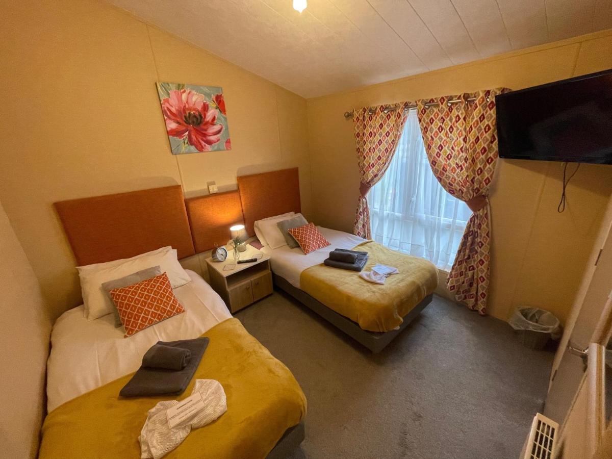 Luxury Lakeside Lodge L2 With Hot Tub Situated At Tattershall Lakes Country Park Εξωτερικό φωτογραφία