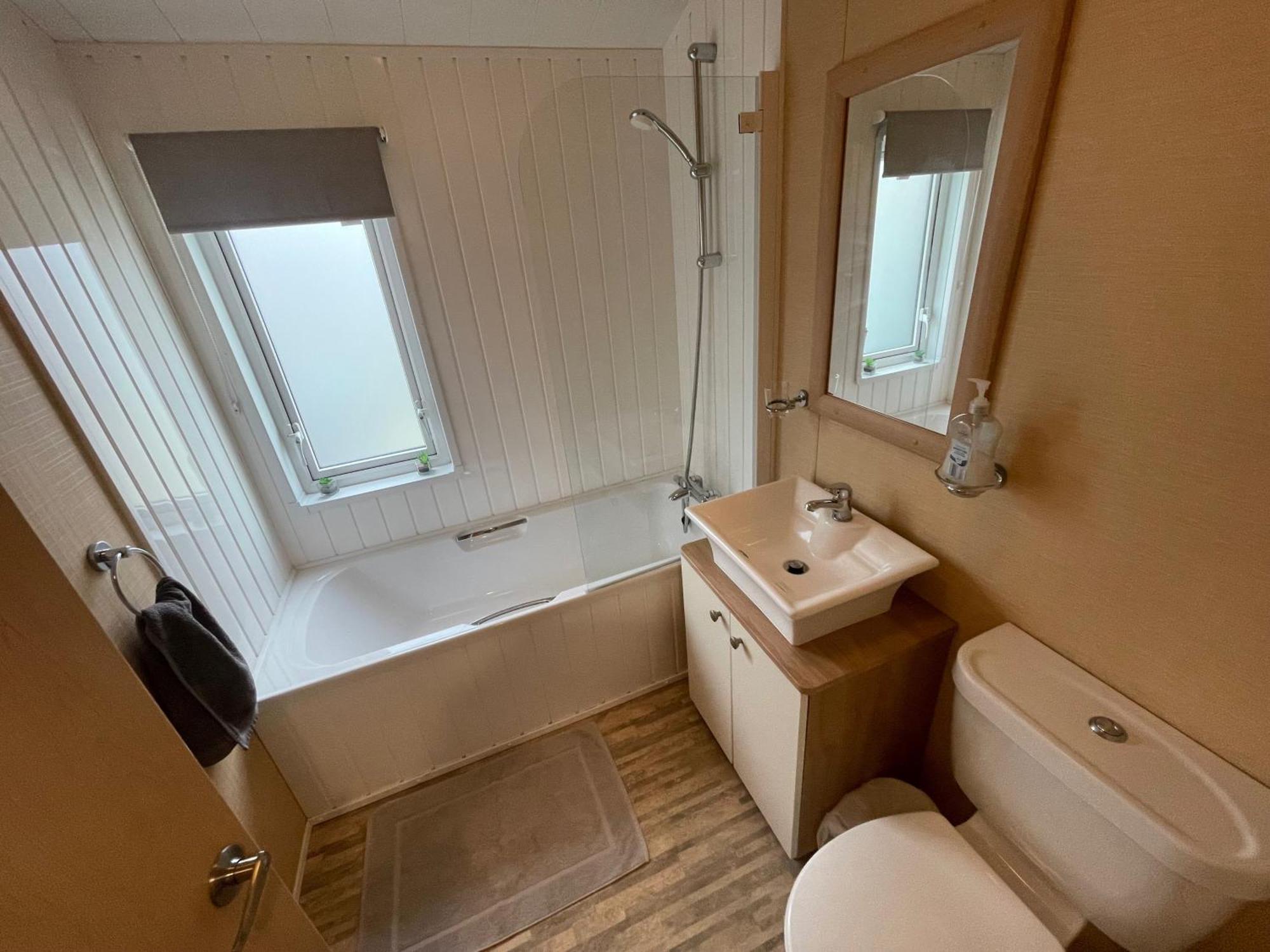 Luxury Lakeside Lodge L2 With Hot Tub Situated At Tattershall Lakes Country Park Εξωτερικό φωτογραφία